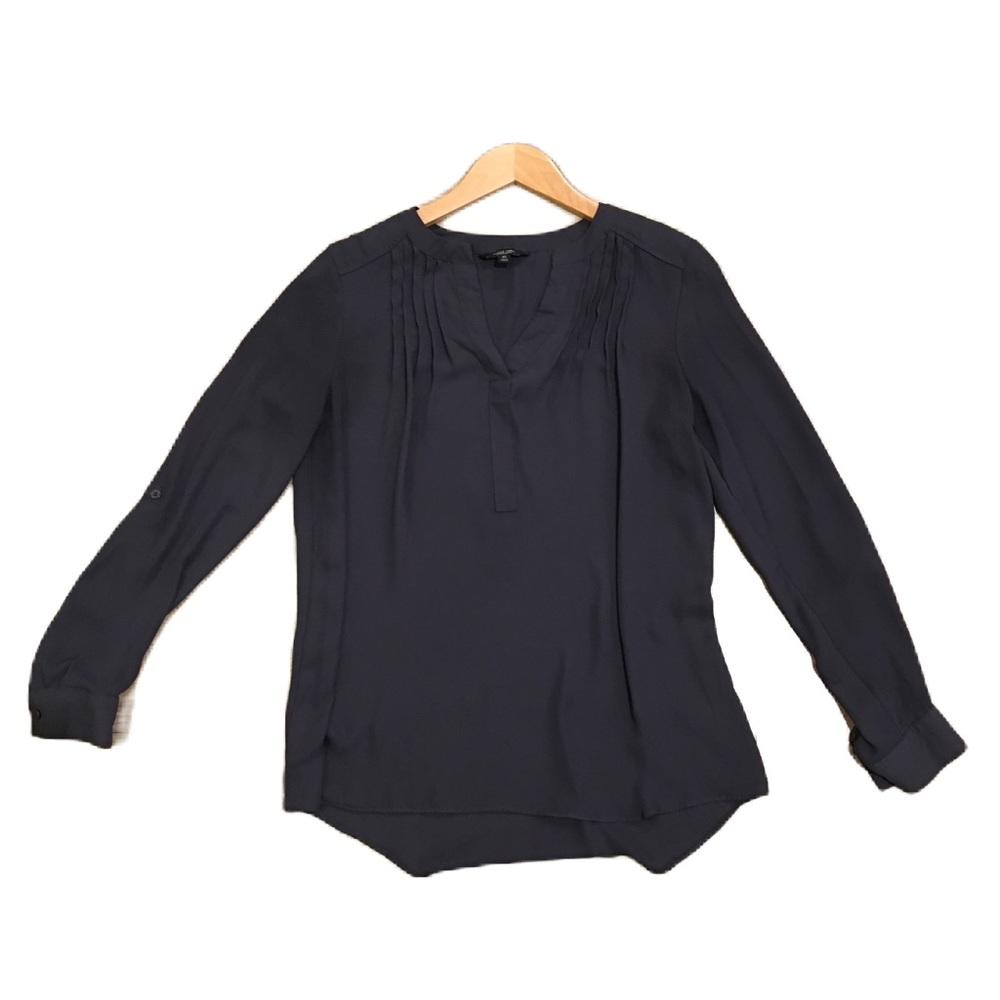 VeraWang Violet V-neck style Blouse, 100% Polyester, Size XS.